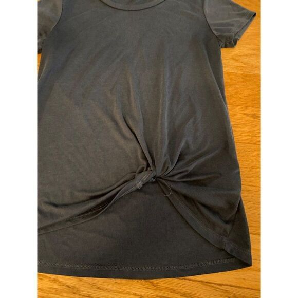 Bar III women’s Blue short sleeve crew neck knotted hem shirt size small - Picture 3 of 7